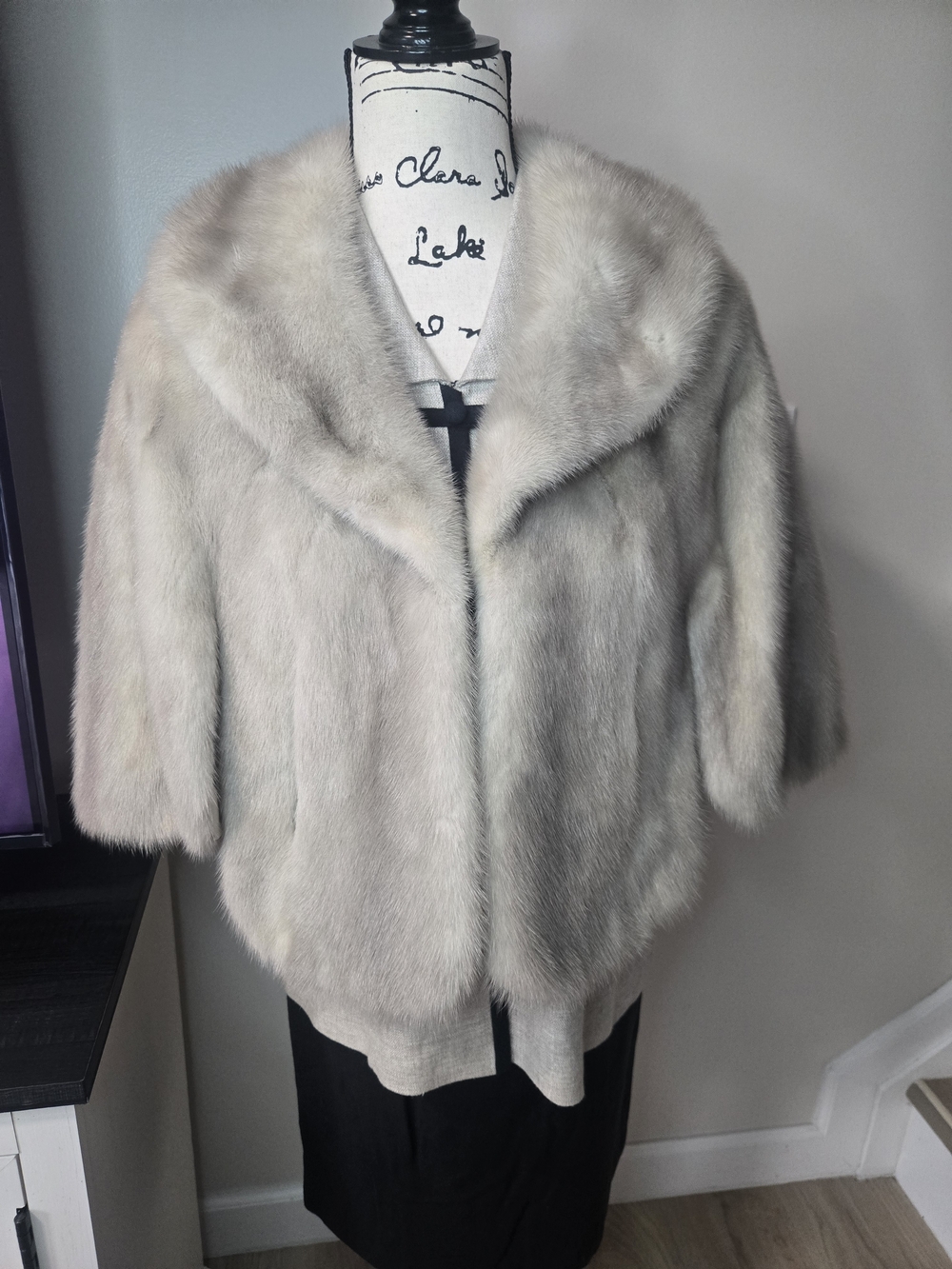 Luxury Blond Blue Natural Mink Fur Short Cope